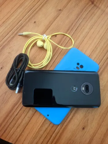 Vendo Moto G7 plus NFC grava 4K processador snapdragon 4G somente interessados chamar 
