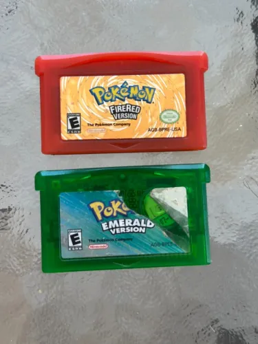Pokémon Emerald e Pokémon FireRed (ORIGINAIS) - GameBoy - A partir de R$1259 - LER ANÚNCIO