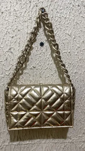 Bolsa dourada da zara