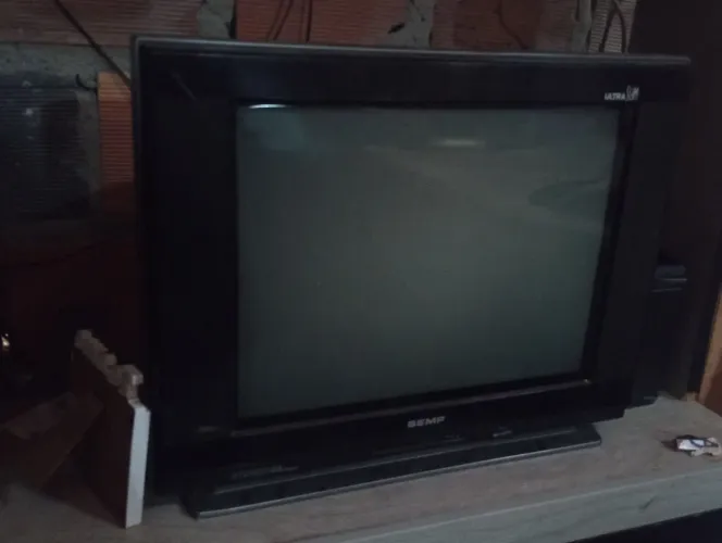 2 TV DE TUBO (DEFEITO)