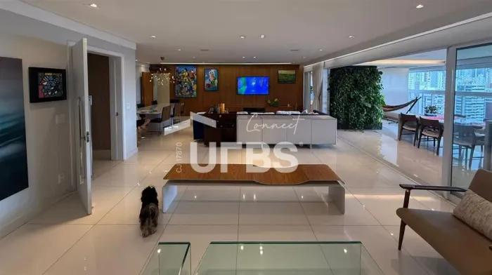 Apartamento no Ed Boulevard des Roses com 306 m²