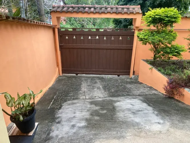 Casa muito boa com anexo nos fundos em lote com 360 m² por 398 mil! Casa Grande! Pertinho 