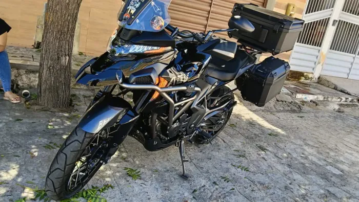 VENDO ZONTES T350X 2025/2026 - COR PRETA/DOURADO<br>