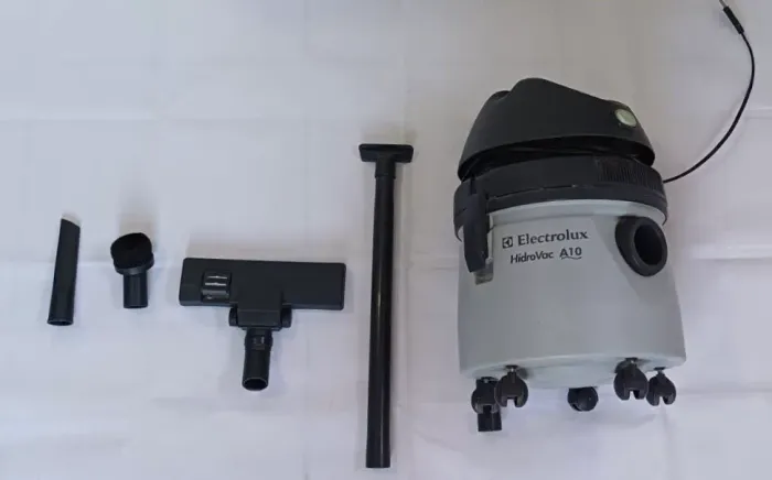 Aspirador de Pó e Água Electrolux HidroVac A10 Completo com Acessórios