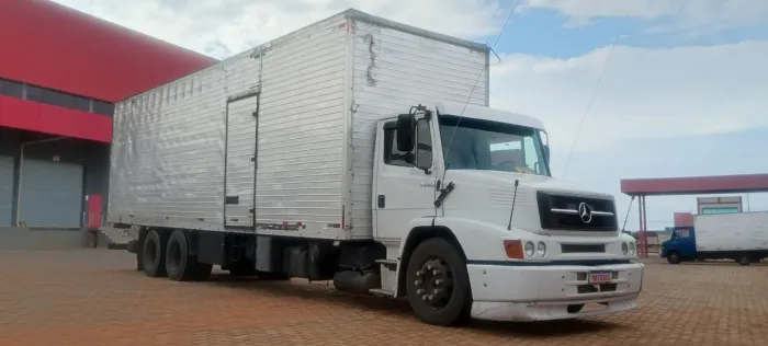MB 1622 truk baú