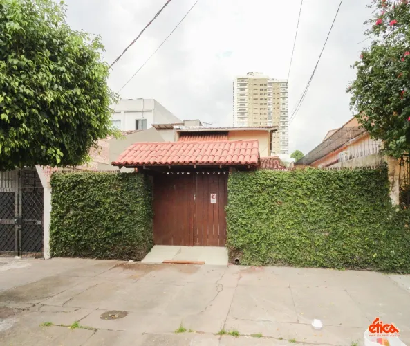 Bonita e ampla casa de 03 suites em 02 pavimentos e boa localizacao com garagem para 02 ca