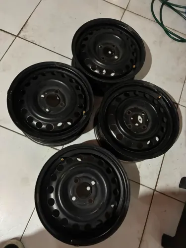 4 rodas aro 14 de ferro Volkswagen e GM
