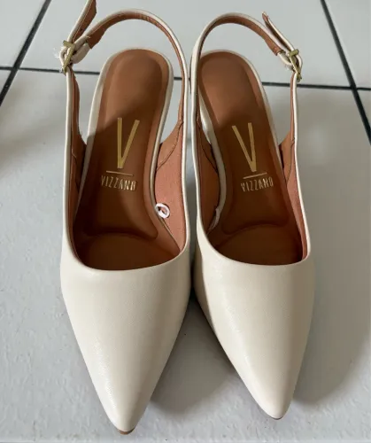 Slingback Vizzano Off white tamanho 35