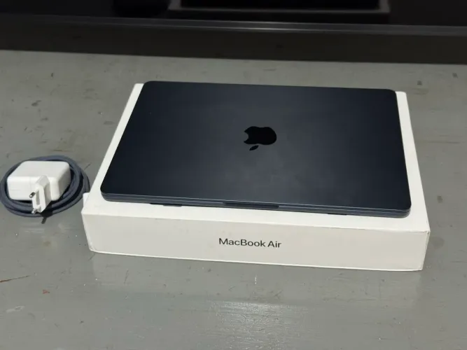 MacBook Air M4 - 16gb RAM / 256gb SSD
