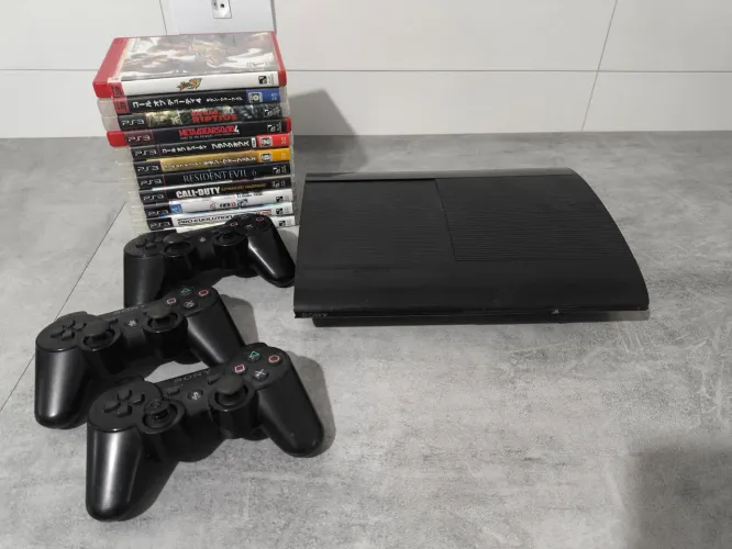 PlayStation 3 Super Slim Desbloqueado + 3 Controles + 11 Jogos Físicos