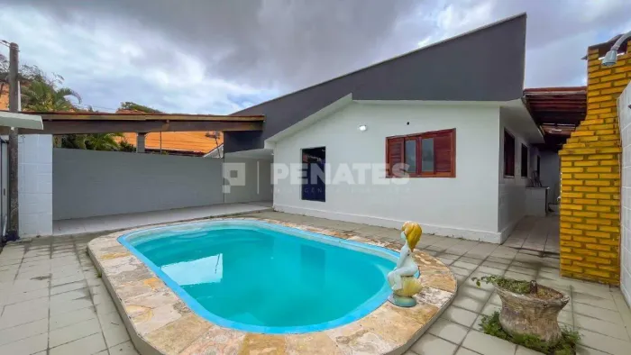 Casa no bairro do Pitimbu proximo a avenida da Xavantes - 3 quartos sendo 1 suíte, piscina