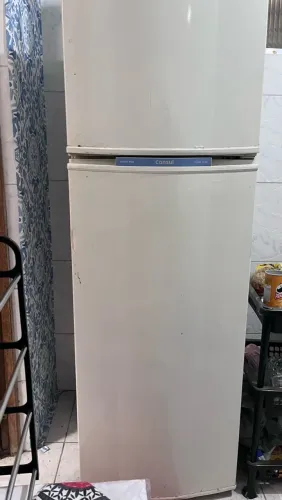 GELADEIRA USADA - VENDER RÁPIDO