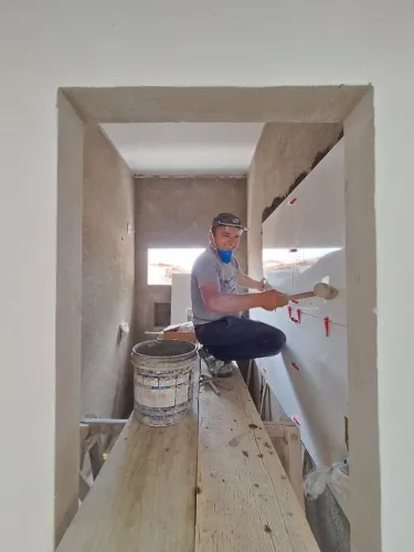 Pedreiro de porcelanato em geral.