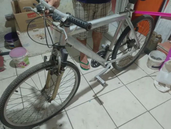 Vendo essa bicicleta de alumínio valor 350 aceito proposta interessados *74