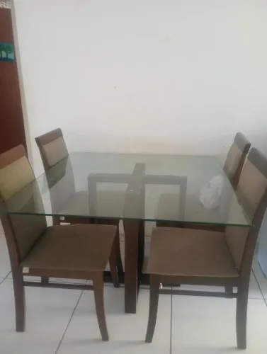Vendo mesa completa semi nova sem defeito valor 750 reais contato *50