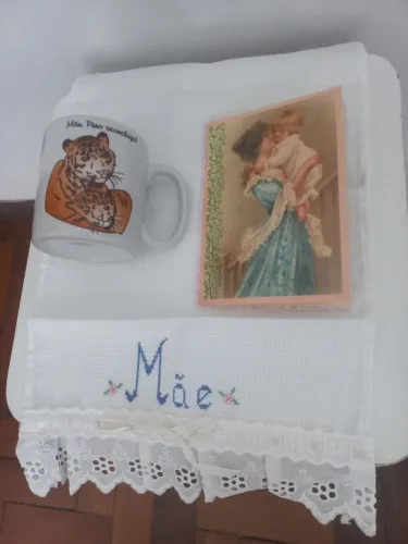 Caneca MÃE,toalhinha MÃE(42x26) e cartão MÃE.