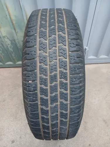 Vendo pneu da s10 235/75R15