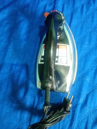 Vendo ferro de passar roupas Black+Decker leia tudo informações localização