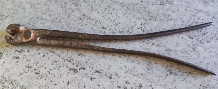 Torquês antiga ferramenta manual antiguidade enfeite decoração artesanato uso armador 
