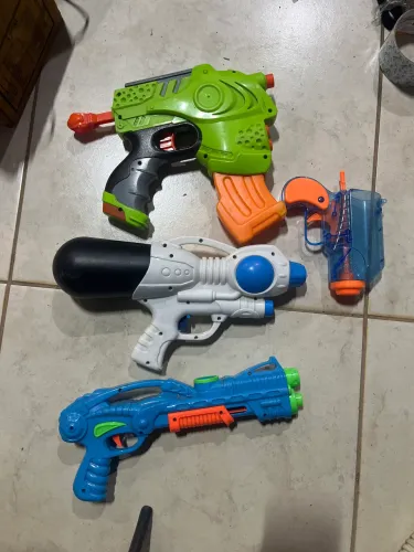 Lote com 4 Brinquedos de Água e Dardos