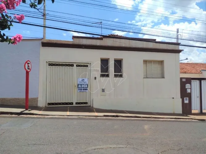 Locação de Casas / Padrão na cidade de Araraquara