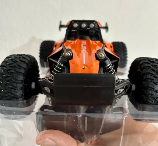 Carro de Controle Remoto cor Laranja de Alta Velocidade Offroad com Luzes LED 2WD