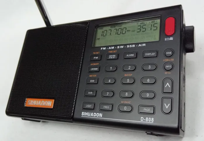 Radio sihuadon / xhdata d-808 ñ tecsun sony qodosen motobras sangean grundig eton 