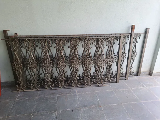 Vende-se 09 metros de grade de ferro fundido