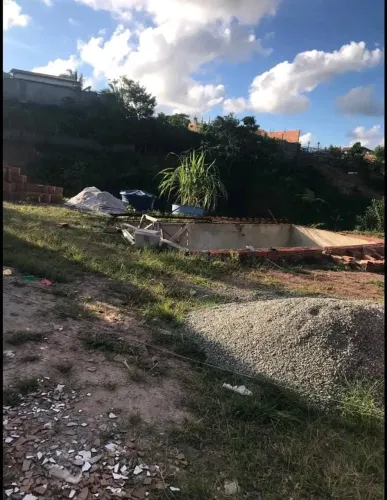Vendo terreno medindo 10 metro de frente por 25comprimento