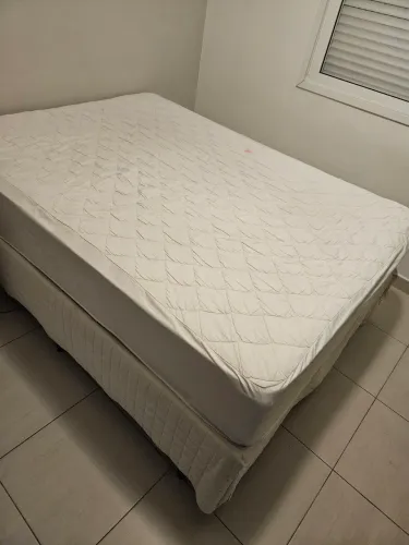 Cama casal (colchão + box baú)