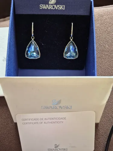 Brincos Swarovski originais pedra azul (Virtuous Pierced Earrings, ref 5008697)
