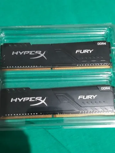 Memória RAM Kingston HyperX Fury DDR4 de 16GB (8x2) 3200mhz Em excelente estado