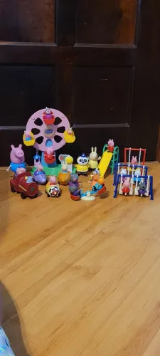 Vendo lote bonecos e acessórios da Peppa Pig