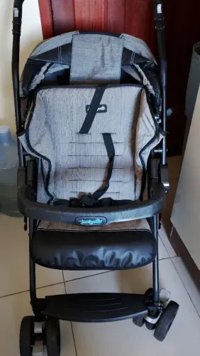 Carrinho de bebê + cadeira alimentação