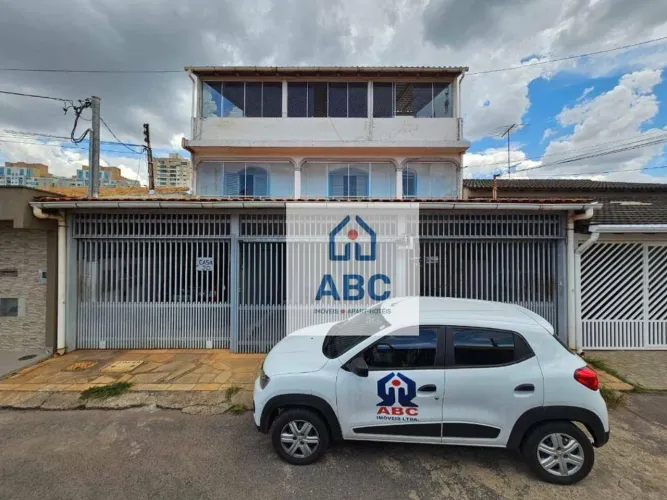 QE 28 Conjunto F, casa no 3º pavimento