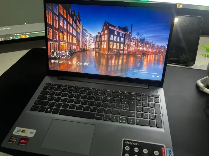 ? Notebook Lenovo Ryzen 7 5700U | 24GB RAM | SSD | Excelente Estado