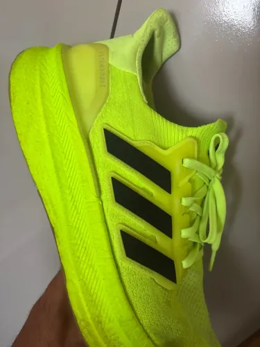 Vendo Tênis Adidas ULTRABOOST verde limão Usado