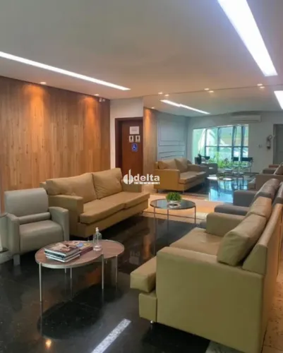Casa comercial com 7 salas disponível para venda no bairro Fundinho em Uberlândia - MG.