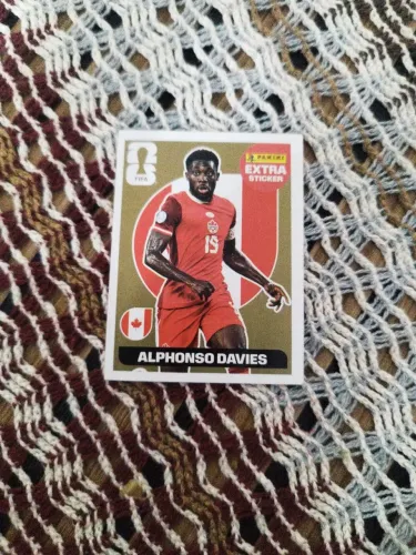 Figurinha legend ouro encontrada no pacote essa semana em otimo estado novinha