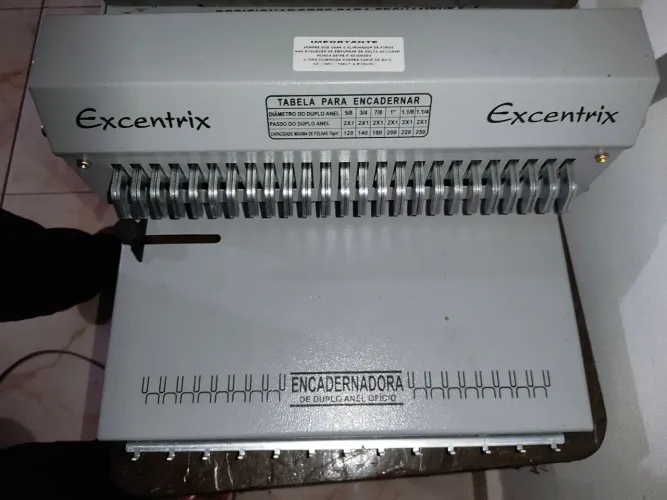 Encadernadora Excentrix 2x1 