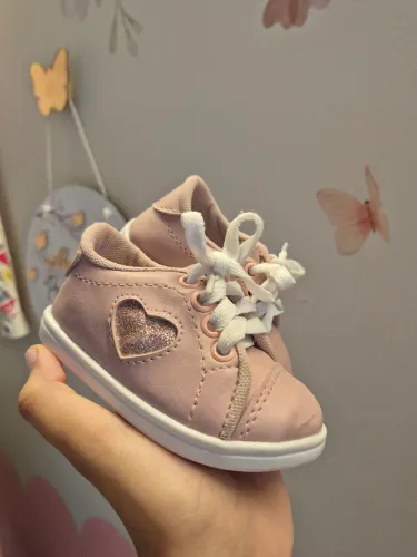 Tênis para bebê menina N° 19