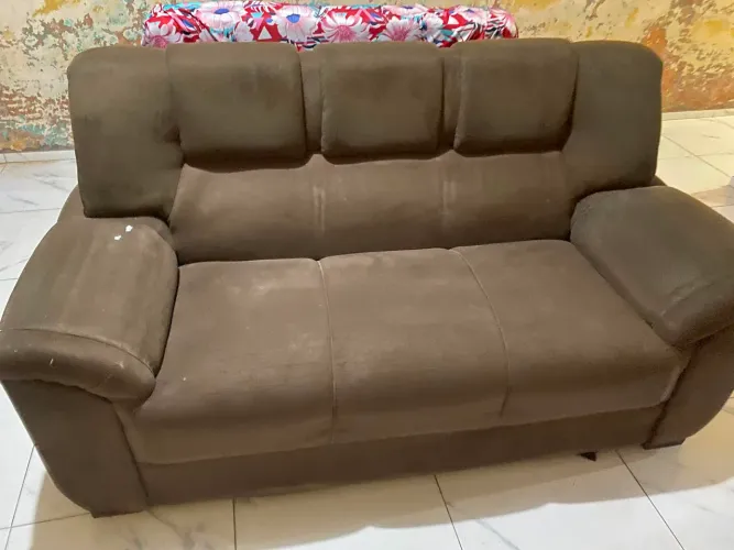 Vendo um sofá