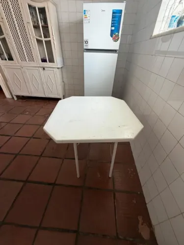 Jogo de Mesa Oitavada + 8 Cadeiras de Plástico Brancas - Kit Completo