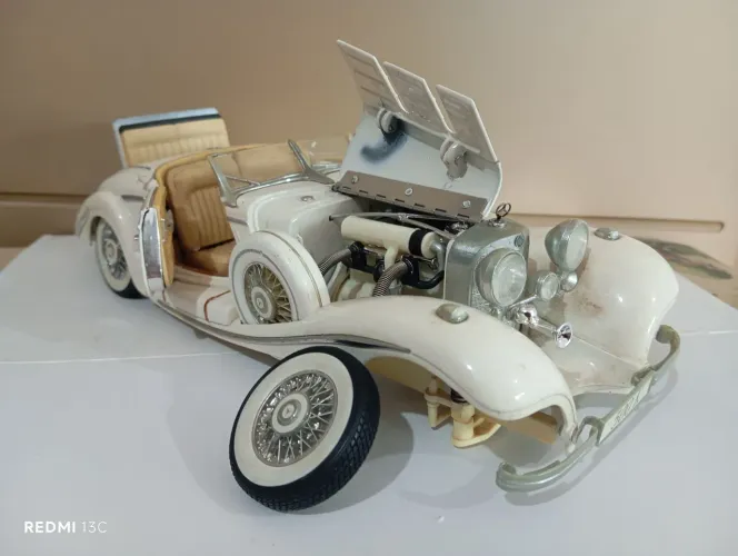 Miniatura Mercedes-Benz 500K Typ SpecialRoadster 1936 - Maisto - escala 1/18