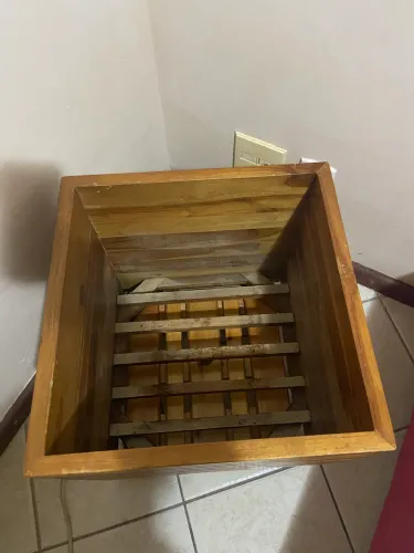 Cachepô madeira com rodinha