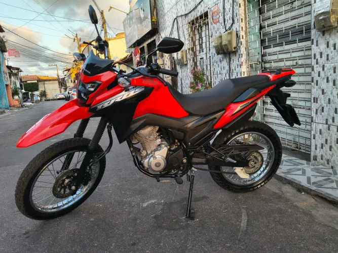 Bros 160 2025/2025. Apenas 5.700 km rodados! Estado de zero!