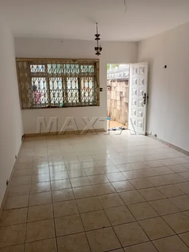 Casa térrea, 400m² com 4 dormitórios, sala e cozinha amplas, quintal. 3 vagas