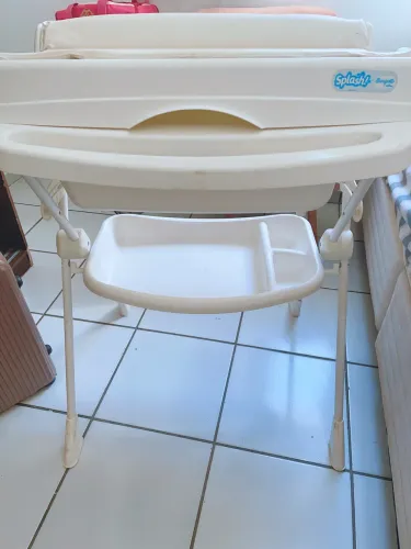 Vendo banheira com trocador burigotto 200,00