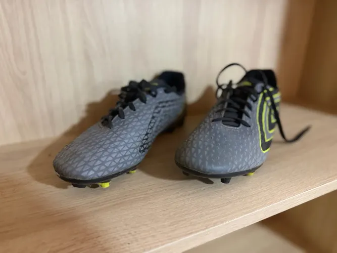 Chuteira umbro n41