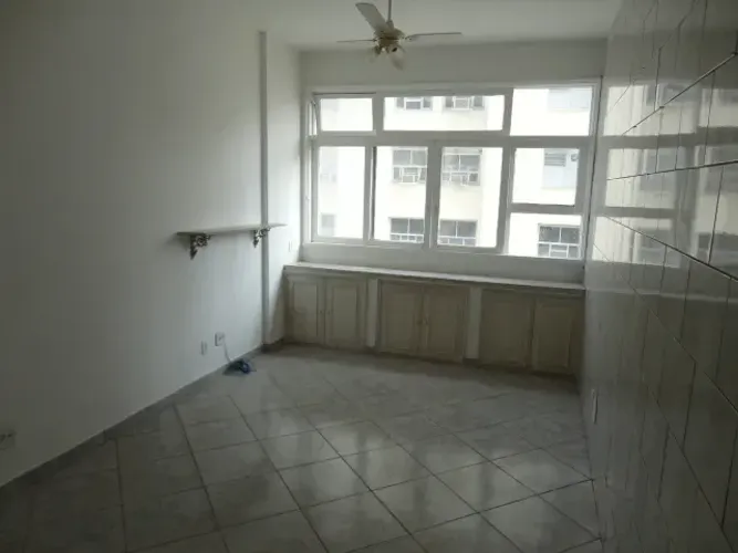 MARAVILHOSA SALA COMERCIAL ESQUINA COM URUGUAIANA, SALA COM BANHEIRO E COZ DE APOIO.